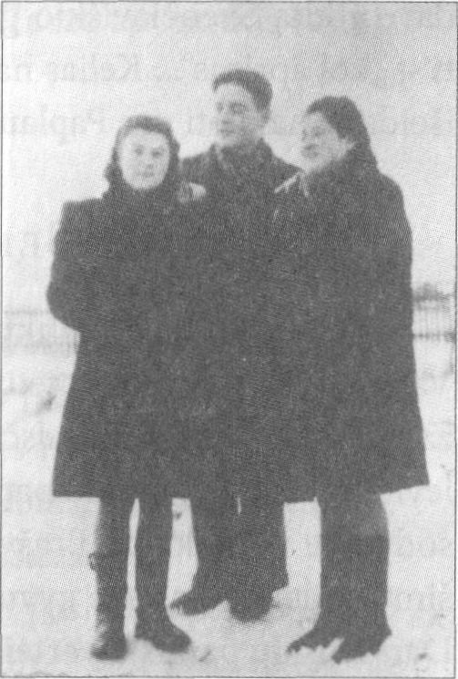 Partizanas Klemensas Išganaitis ir ryšininkės seserys Anelė ir Izabelė Juodsnukytės